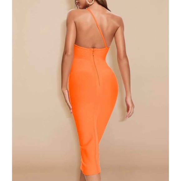 Amanda Solid Backless One Shoulder Bodycon Dress - Picture 2 of 7